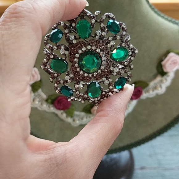 BROOCH & EARRINGS SET! - Picture 6 of 10